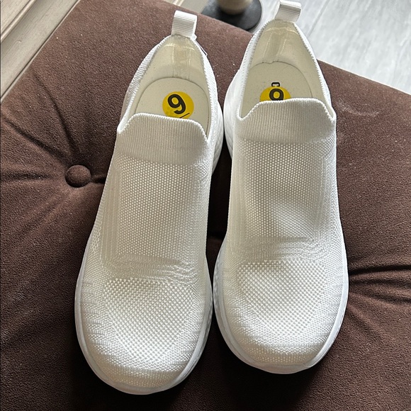 Cushionaire Dorsy Memory Foam White Slip-On Women's Sneakers Sz 9 - Picture 2 of 9